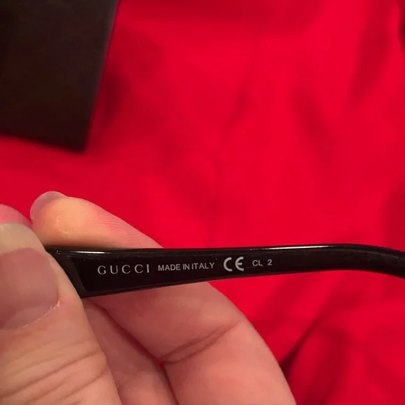 Gucci Glossy Black Sunglasses - Picture 4 of 4